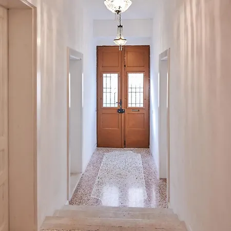 Tortorella Apartment *